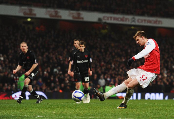 Danski landsliðsframherjinn Nicklas Bendtner mun að öllum líkindum yfirgefa herbúðir Arsenal á Englandi næsta sumar.