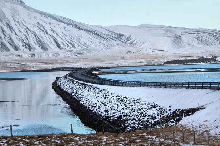 Malbik hefur fokið af við Kolgrafabrú á Snæfellsnesi.