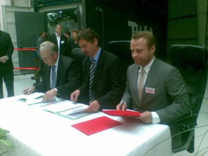Skrifað var undir samning milli Thor Data Center og Opera Software í dag.