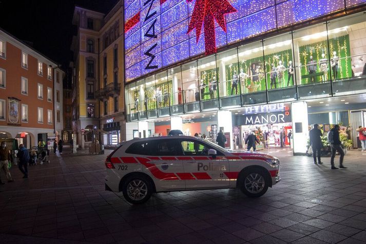 Frá vettvangi árásarinnar í Lugano í gær.