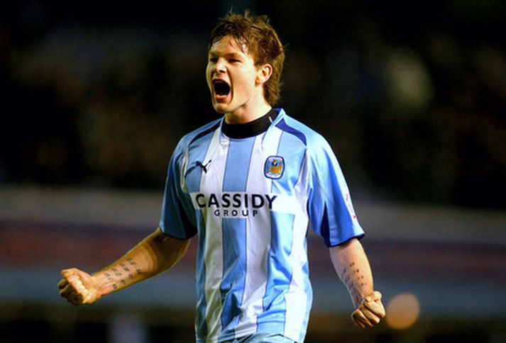 Aron Einar Gunnarsson fagnar marki með Coventry.