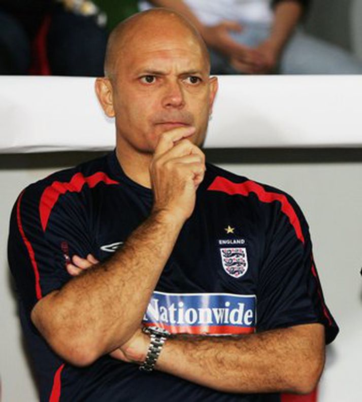 Ray Wilkins furðar sig á vinnubrögðum Arsene Wenger