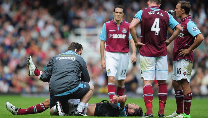 Andy Carroll meiddist í leik með West Ham í gær.