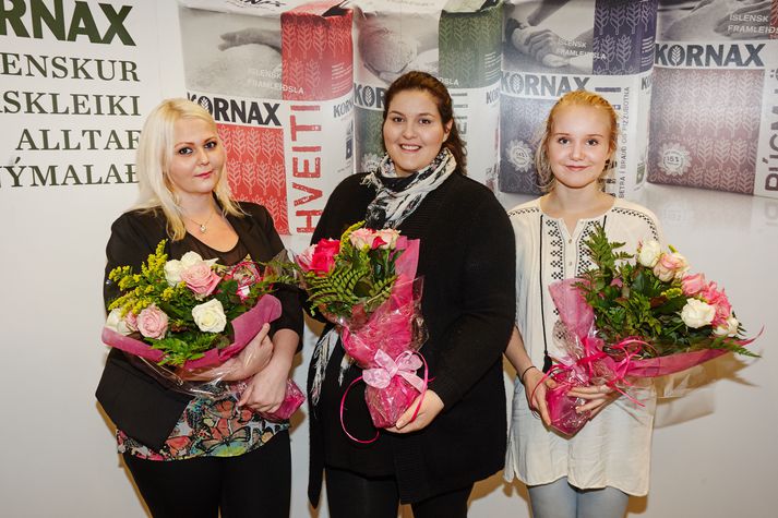 Vinningshafarnir: Andrea Ída Jónsdóttir, 1. sæti (f. miðju), Ástrós Guðjónsdóttir, 2. sæti (t.hægri) og Lilly Aletta Jóhannsdóttir, 3. sæti (t. vinstri).