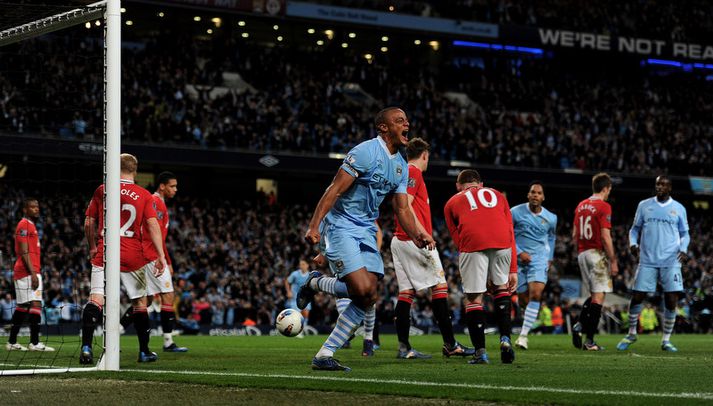 Vincent Kompany fagnar sigurmarki sínu á móti Manchester United.