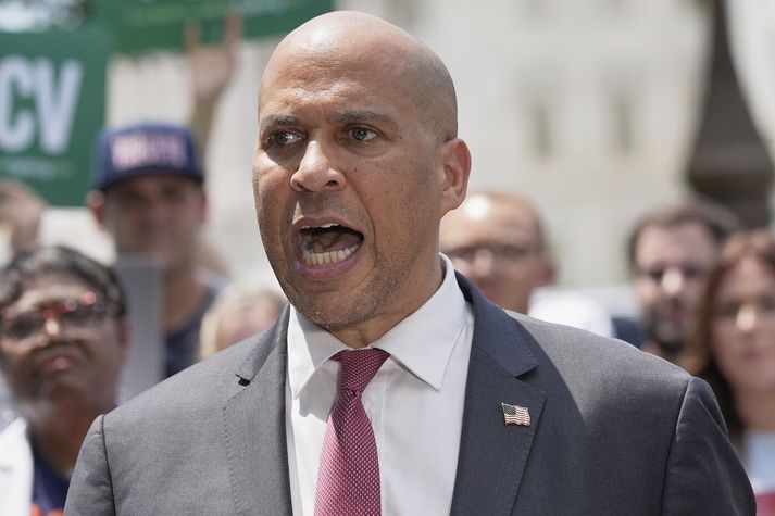 Cory Booker er ósáttur við flokksfélaga sína í Demókrataflokknum og sakar þá meðal annars um hugleysi.