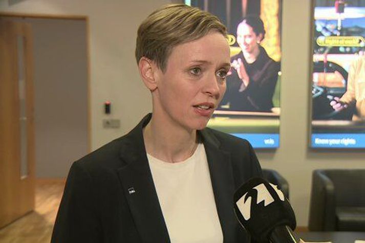 Halla Gunnarsdóttir gagnrýnir launahækkanir æðstu embættismanna og segir toppana í samfélaginu ekki sýna hófsemd.