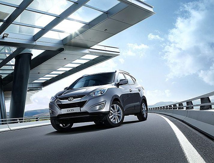 Hyundai ix35. Nýr jepplingur Hyundai er sagður henta fjölskyldufólki sem kjósi sportlegan og eyðslugrannan farkost. Hér á landi er Hyundai í efsta sæti, með 17,3 prósenta hlutdeild í samanlagðri jepplingasölu síðustu fimm ára.Mynd/Hyundai