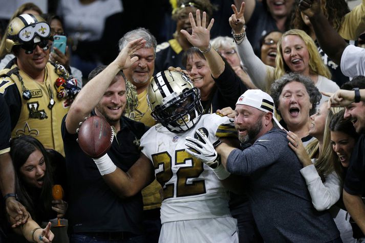 Mark Ingram fagnar snertimarki Saints í gær.