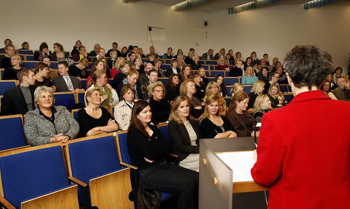 Fyrirlestur Þorgerðar og Gyðu um kynjagreiningu á skýrslu rannsóknarnefndar Alþingis var fjölsóttur.Fréttablaðið/gva