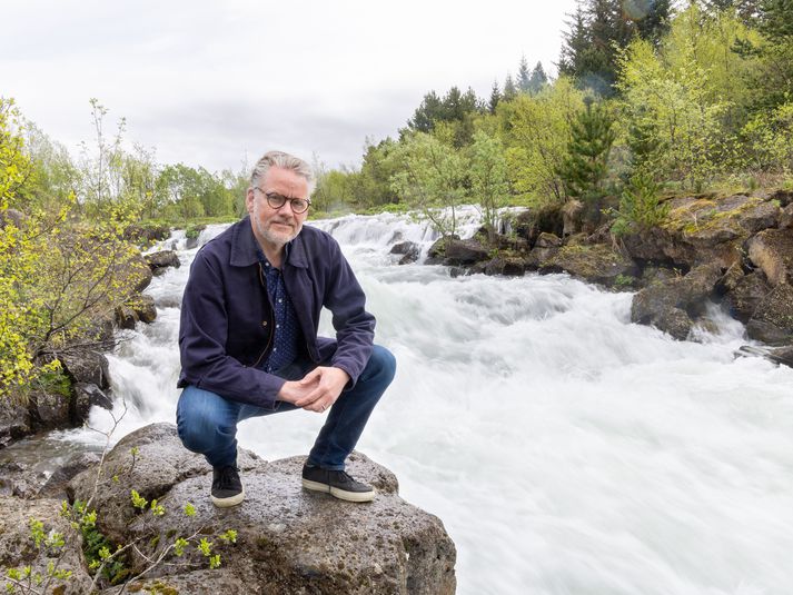 Í betra formi nú en þegar hann var þrítugur enda segir Ólafur Stephensen, framkvæmdastjóri Félags atvinnurekenda, að það hafi komið honum skemmtilega á óvart hvernig það að verða 50+ einkennist af virkni, lífsgleði og rómantík. Ekki aðeins er hann orðinn duglegri að hreyfa sig, heldur líka farinn að ferðast um á hjólhýsi! Ólafur segir líka ótrúlega skemmtilegt að horfa á börnin sín breytast í flott fullorðið fólk en Ólafur á þrjú börn og tvö bónusbörn.