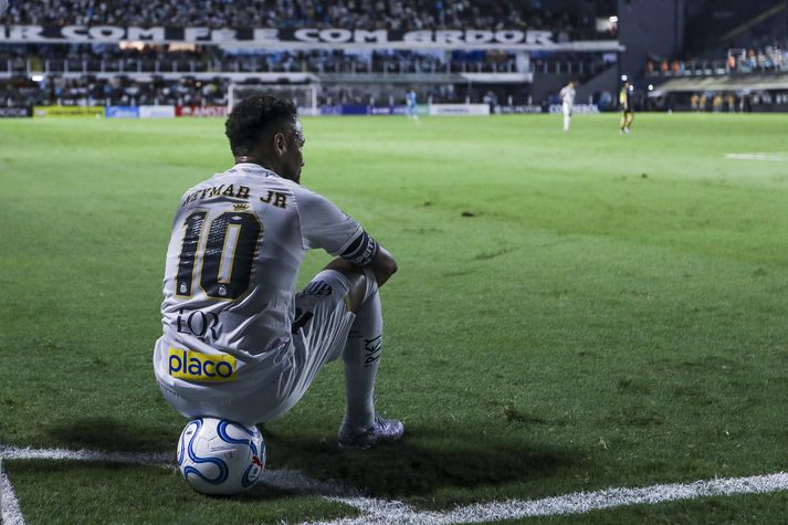 Neymar Junior og félagar í Santos eru ekki að gera góða hluti og Neymar spilar bara heimaleikina.