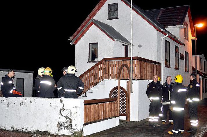 Reykur Íbúi á efri hæð vaknaði við reykjarlykt og gat komið húsráðanda í kjallaranum út.Fréttablaðið/Óskar