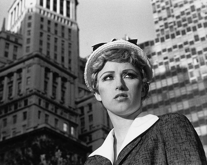 Cindy Sherman: Ónefnd kvikmyndaskot / Untitled Film Stills, 1978. Svarthvít ljósmynd / Black and white photograph
8 x 10 tommur / inches. Með leyfi listamanns og Metro Pictures / Courtesy of the Artist and Metro Pictures.