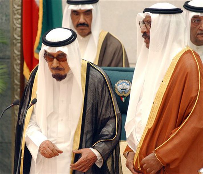 Jaber Al Ahmed Al Sabah, fursti, ávarpar þing Kúveit.