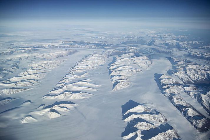 Hlutur bráðnunar stóru ísbreiða jarðarinnar eins og Grænlandsjökuls í hækkun yfirborð sjávar hefur aukist mikið. Hann var um 5% á 10. áratug síðustu aldar en bráðnun íssins þar nemur nú um þriðjungi hækkunarinnar.