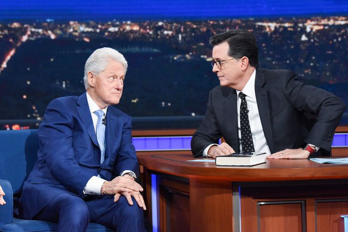 Bill Clinton fyrrverandi forseti Bandaríkjanna og Stephen Colbert.