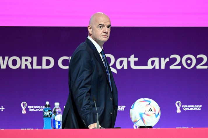 Infantino skaut föstum skotum að Evrópu í einræðu sinni á blaðamannafundi í Katar í morgun.