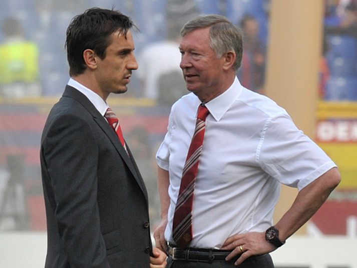 Gary Neville hefur verið mikið jakkafataklæddur á leikjum United undanfarin tvö ár.
