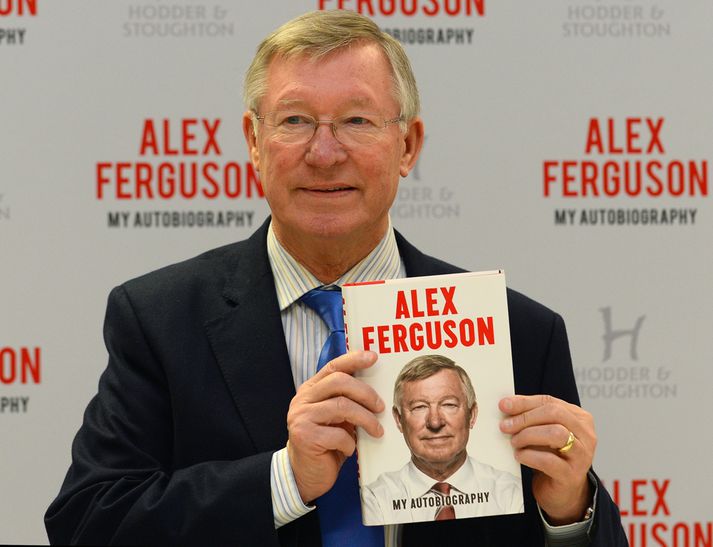 Ferguson með bókina sína.