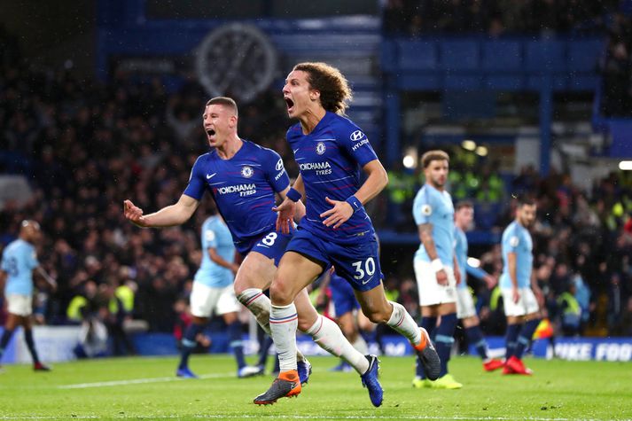 Brasilíski miðvörðurinn David Luiz fagnar innilega marki sínu gegn Manchester City um helgina á Brúnni sem reyndist innsigla fyrsta tap Manchester City á tímabilinu