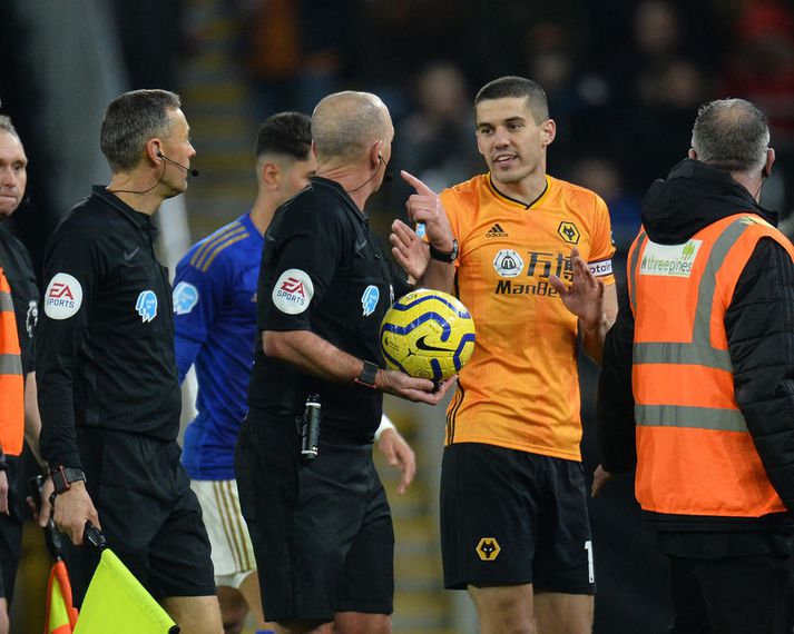 Conor Coady var ósáttur við að mark Úlfanna fengi ekki að standa.