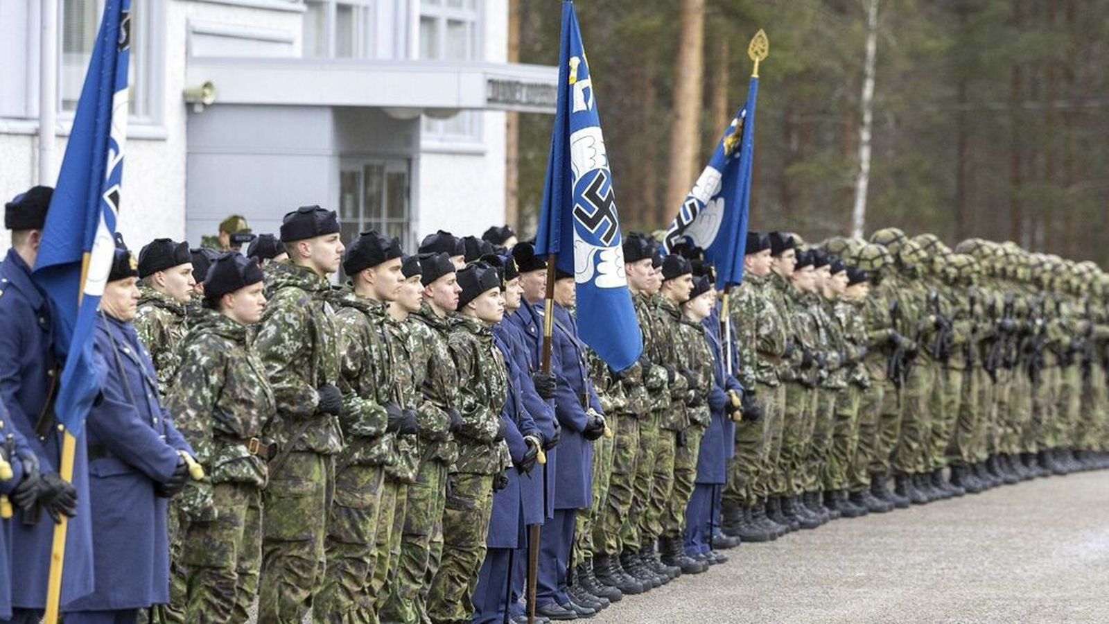 Finnar ætla að hætta að flagga hakakrossinum