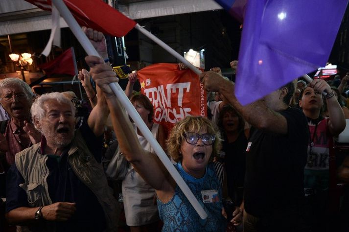 Stuðningsmenn Syriza fögnuðu þegar fyrstu tölur voru birtar.