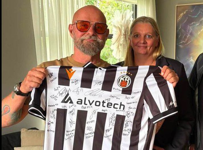 Bubbi Morthens var ánægður með afmælisgjöfina sína.