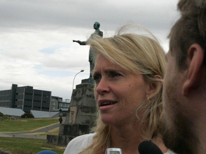 Þorgerður Katrín Gunnarsdóttir, menntamálaráðherra, og Björgvin G. Sigurðsson, viðaskiptaráðherra, verða gestir í þættinum Ísland í dag á eftir.