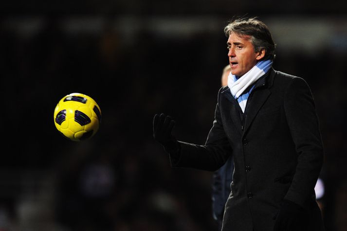 Ítalinn Roberto Mancini knattspyrnustjóri Manchester City er allt annað en ánægður með framherja liðsins og gagnrýndi hann Mario Balotelli, Carlos Tevéz og Edin Dzeko eftir 1-1 jafntefli liðsins í gær gegn Fulham