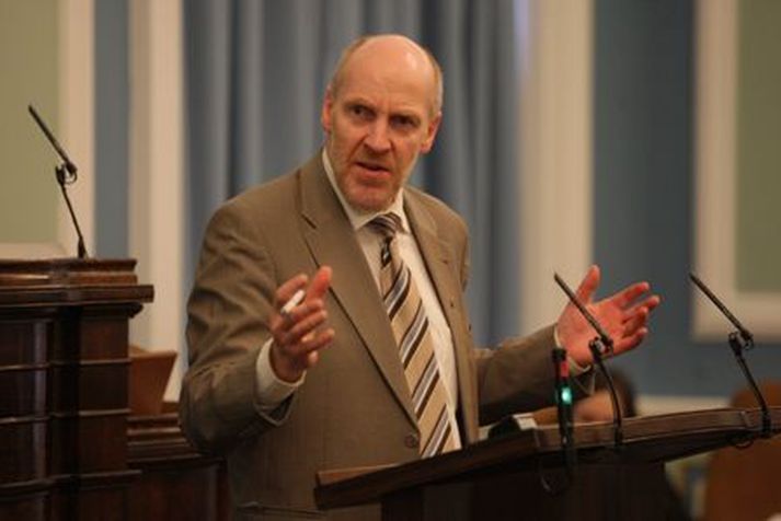 Steingrímur J. Sigfússon, fjármálaráðherra, í ræðustól Alþingis