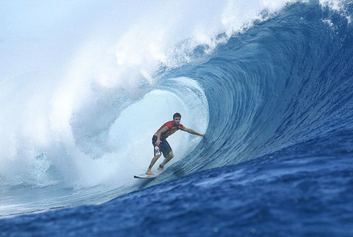 Conan Hayes í keppni fyrir utan Teahupo'o á Tahítí.