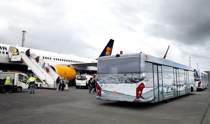 14.548 flugvélum var flogið í gegnum flugstjórnarsvæði Íslands og mest 612 á einum sólarhring.