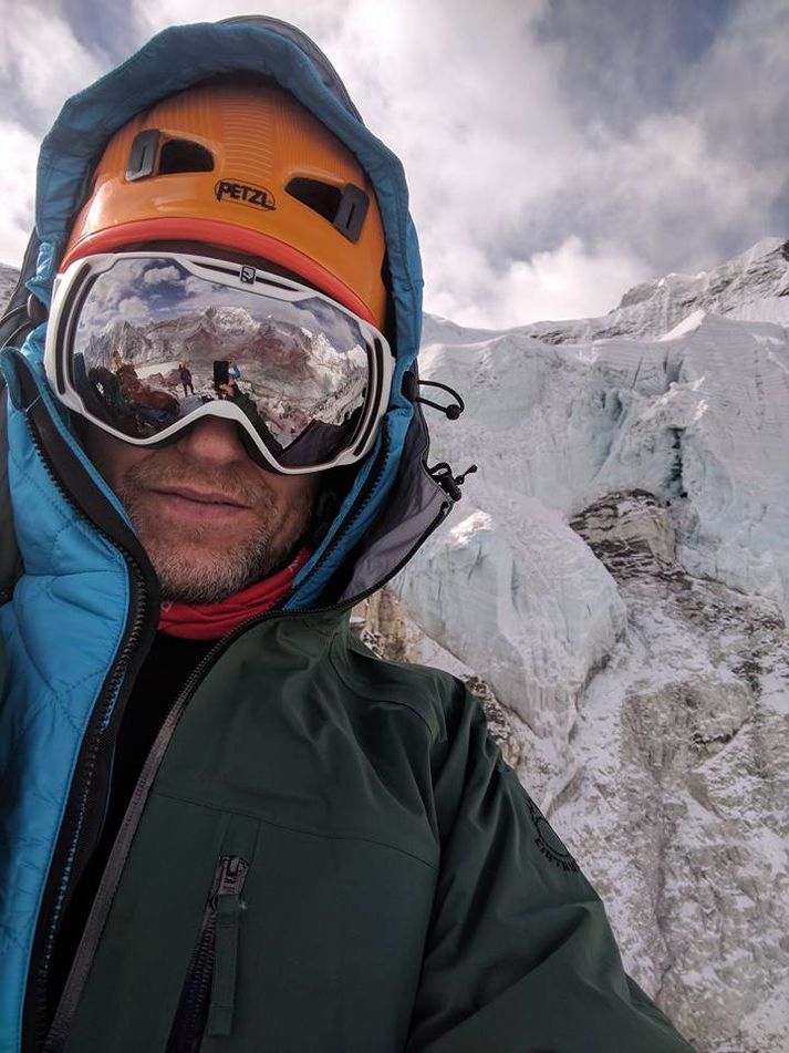 Göngugarpurinn John Snorri Sigurjónsson er kominn á topp Lhotse-fjalls í Nepal, fyrstur Íslendinga.