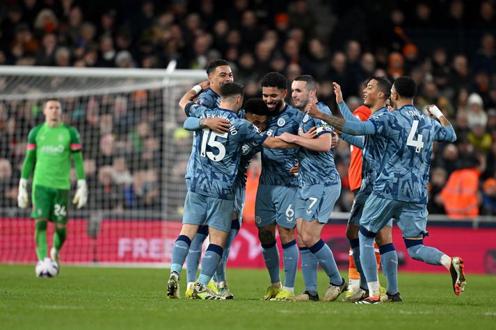 Aston Villa sótti góð þrjú stig á Kenilworth Road í kvöld.