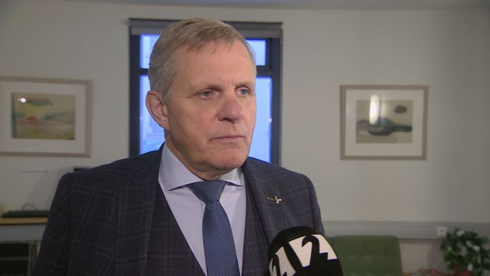 Jón Gunnarsson, varaformaður umhverfis- og samgöngunefndar, stýrði afgreiðslu málsins úr þingnefndinni.