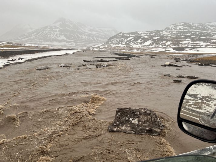 Hér má sjá vatnavexti í Búðardal í dag.