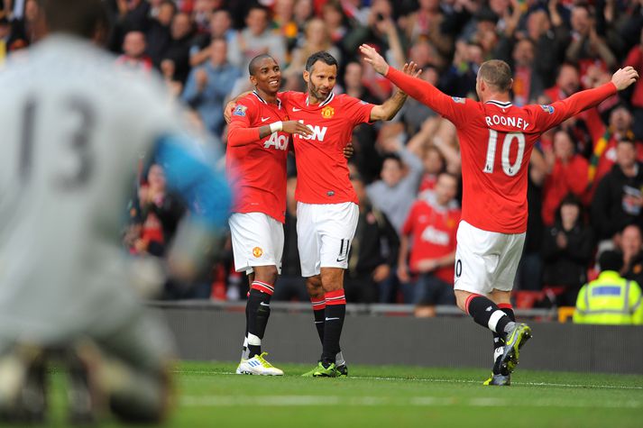 Ryan Giggs fagnar marki á móti Arsenal.