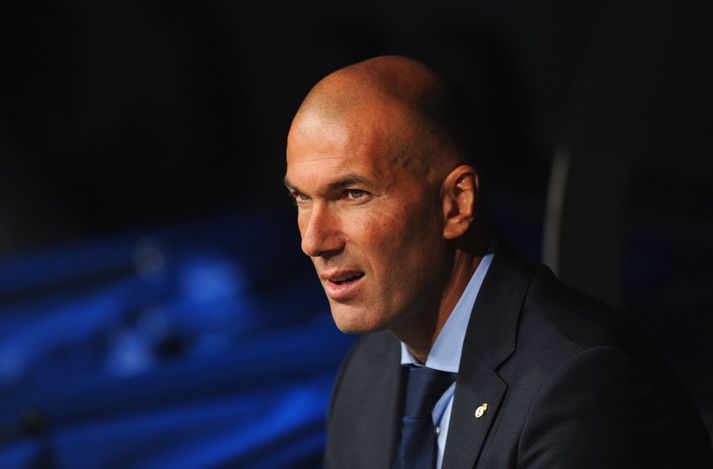 Zidane á bekknum hjá Real.