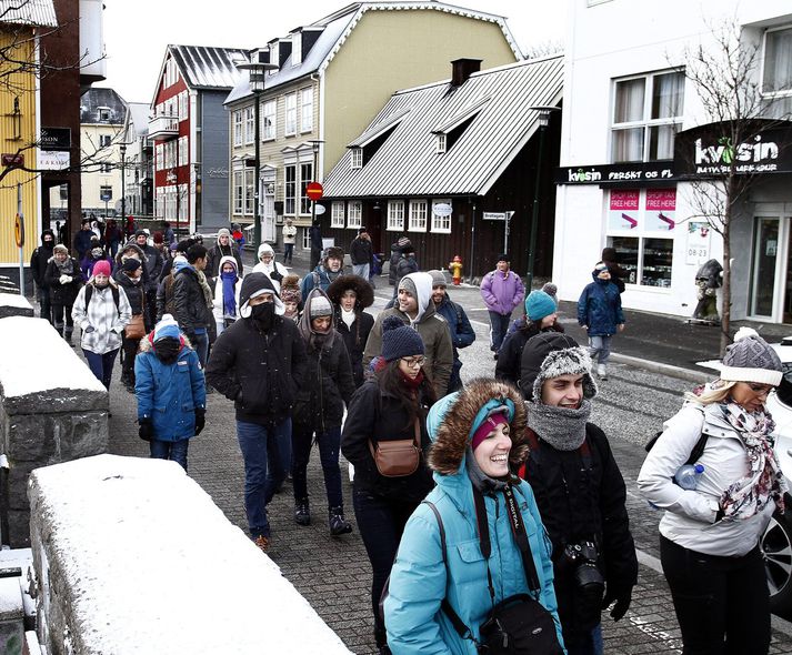 Erlend greiðslukortavelta í febrúar síðastliðnum var 13,2 milljarðar króna. Í sama mánuði í fyrra nam þessi upphæð 7,9 milljörðum.