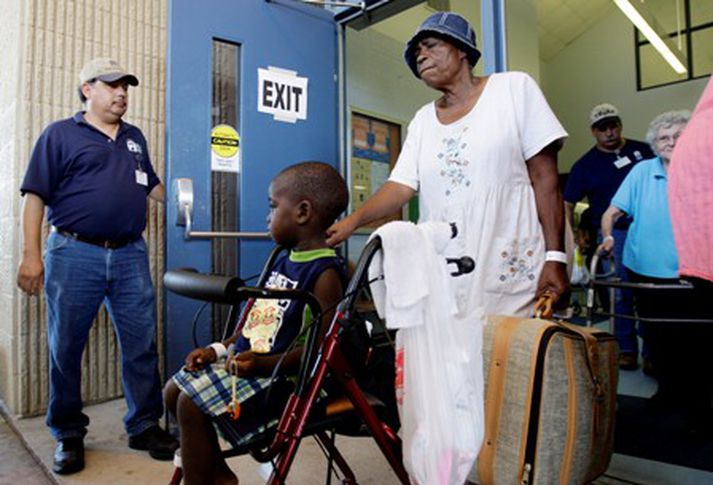 Elliheimili eru meðal þess sem rýmt hefur verið fyrir komu Ikes til Texas.