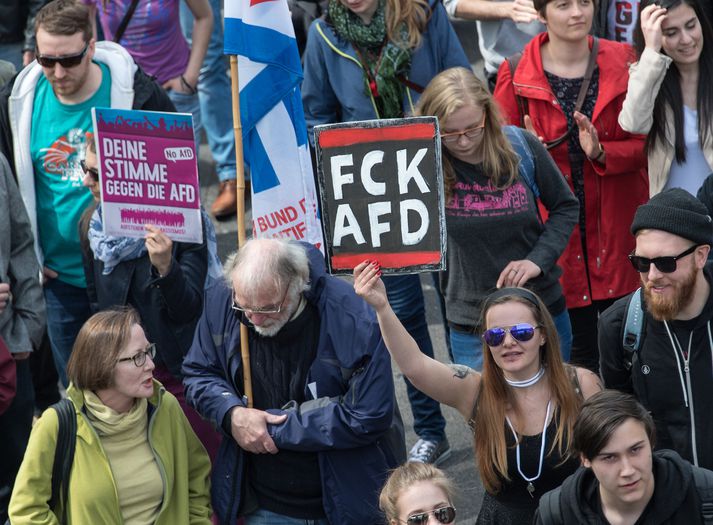 Þúsundir mótmæltu fyrir utan landsfund AfD. Nordicphotos/AFP