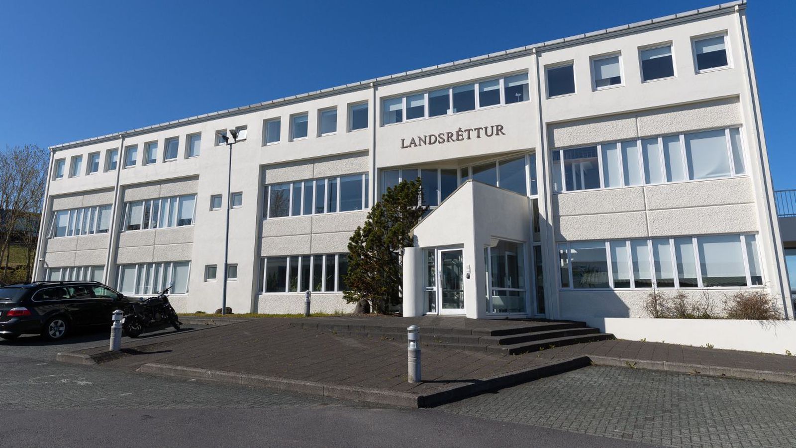 Braut í­trekað á stjúp­dóttur og bar fyrir sig kyn­ferðis­lega svefn­röskun