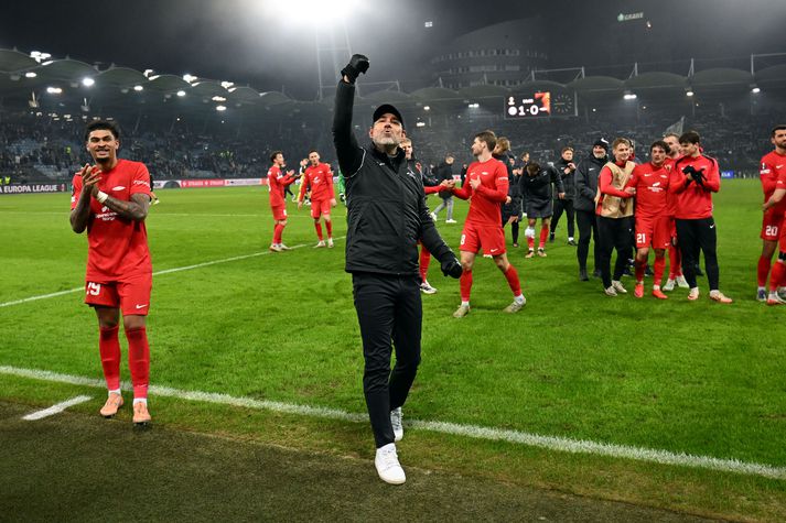 Freyr Alexandersson, þjálfari Brann, fagnar hér eftir leik liðsins í Evrópudeildinni fyrr í vetur.