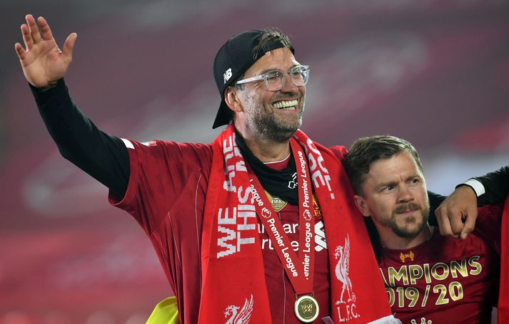 Klopp fagnar enska meistaratitlinum.