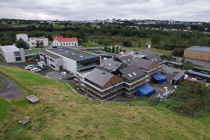Við Rafstöðvarveg hefur þetta húsnæði sem kemur til með að hýsa leikskóla risið með hraði.