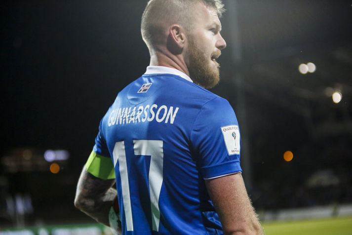 Landsliðsfyrirliðinn Aron Einar Gunnarsson verður fjarri góðu gamni í Indónesíuferðinni.