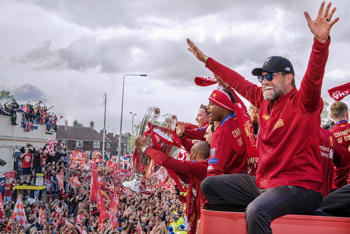 Jürgen Klopp og lærisveinar hans í skrúðgöngunni eftir sigurinn í Meistaradeildinni síðasta vor.