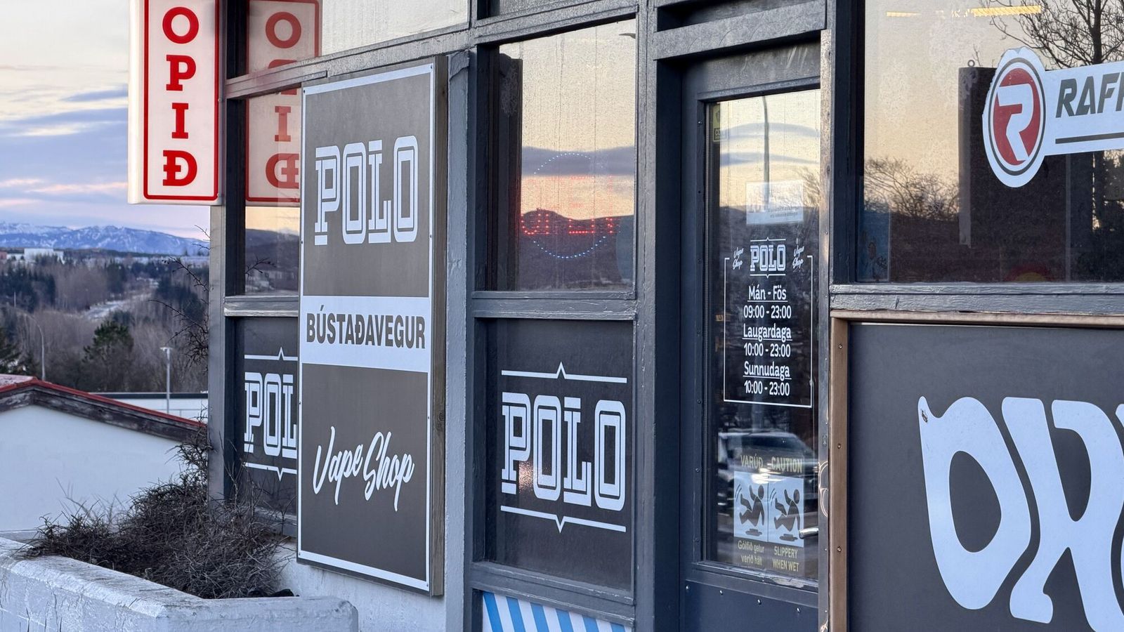 Eig­andinn greiddi sér hundruð milljóna í arð